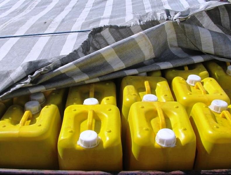 جلوگیری از خروج 21 تن روغن خوراکی در زاهدان