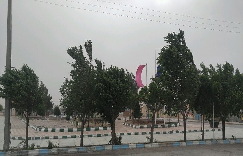 وزش باد و خیزش گرد و خاک در زنجان