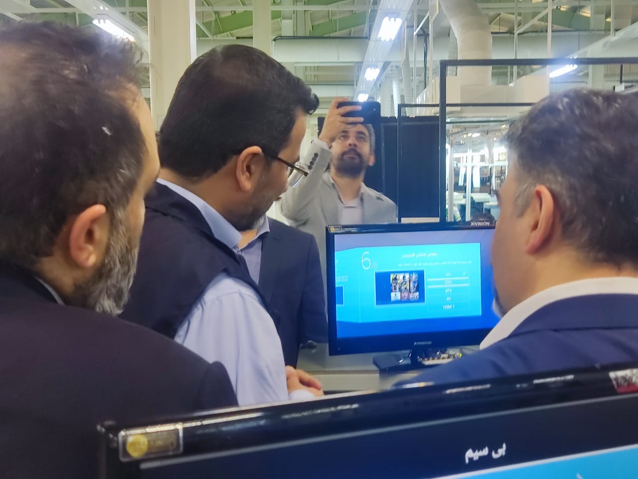 بهره برداری از خط تولید تلویزیون هوشمند در ساوجبلاغ
