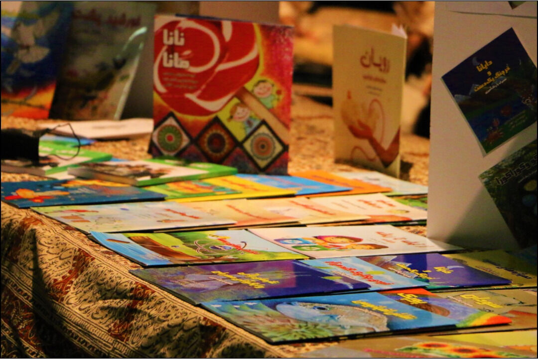 رونمایی از کتاب نویسندگان کودک در شیراز