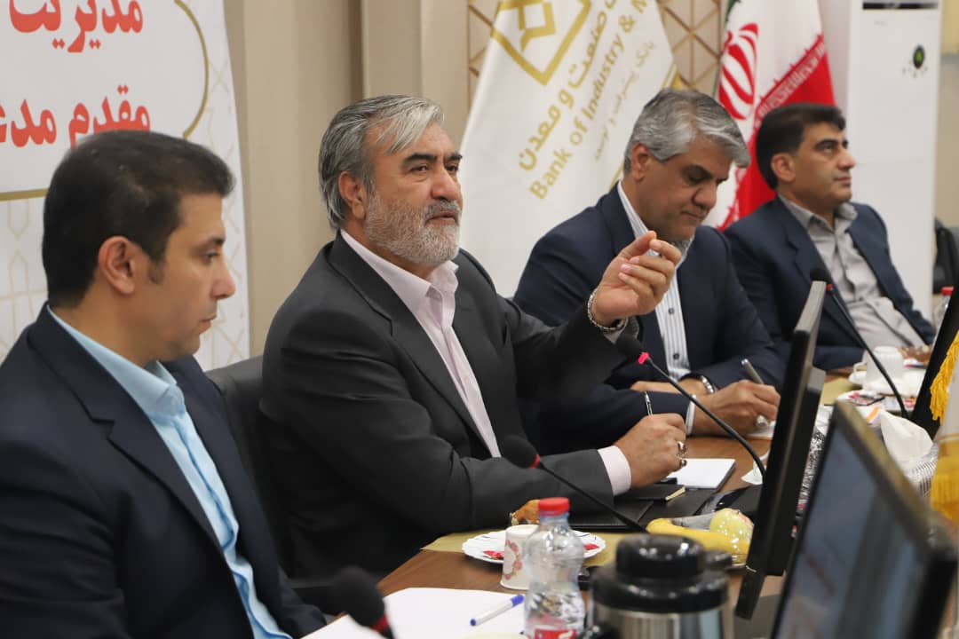 منابع بانکی نباید از فارس خارج شود
