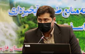 اره ها در سکوت قامت درختان بلوط را قطع می کنند