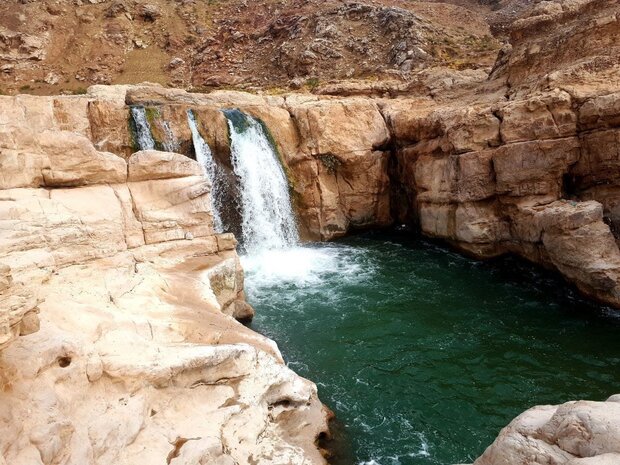 ابلاغ مراتب ثبت ملی آبشار ماهوته و ۶ میراث طبیعی دیگر به استاندار ایلام