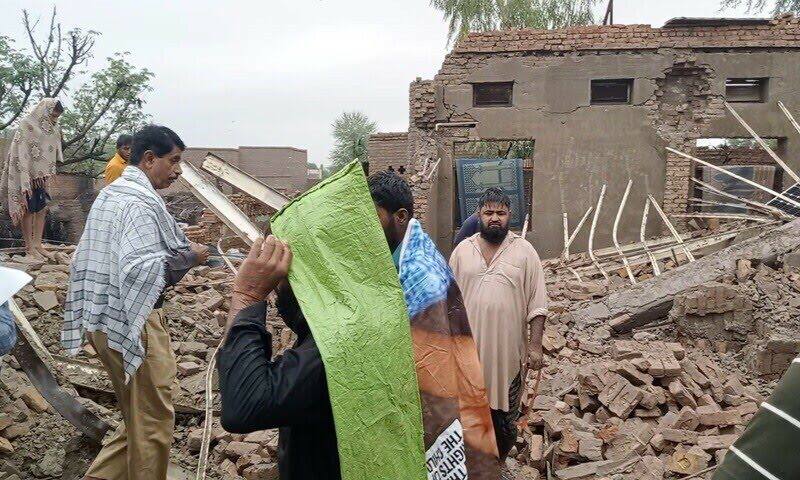 ۱۱۰ کشته و زخمی در حادثه ریزش سقف مسجدی در پاکستان
