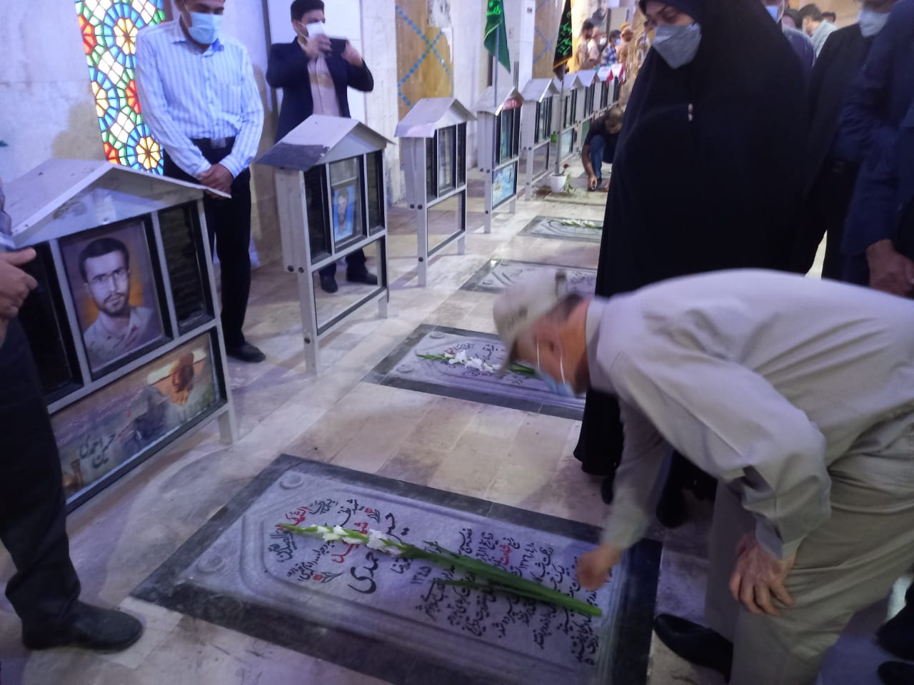 برنامه‌های هفته دولت در بوشهر با تجدید میثاق با شهدا آغاز شد