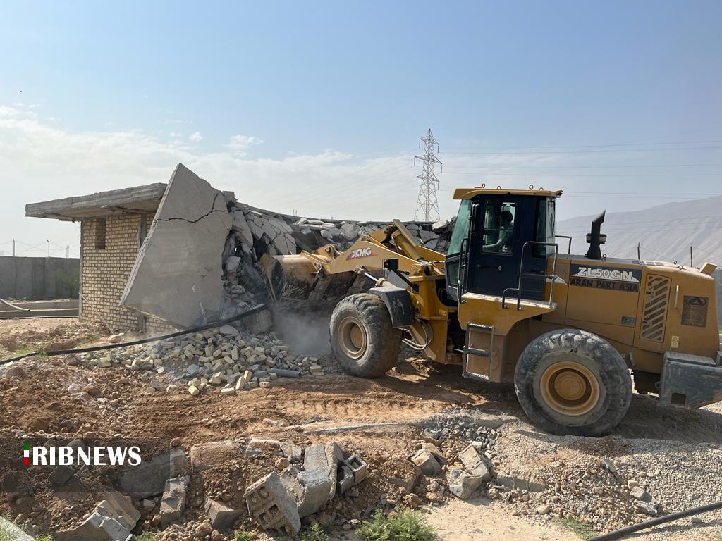 تخریب ساخت و ساز‌های غیر مجاز در کازرون